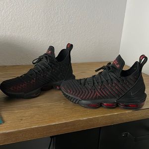 Lebron 16 fresh bred, great condition. Size 10